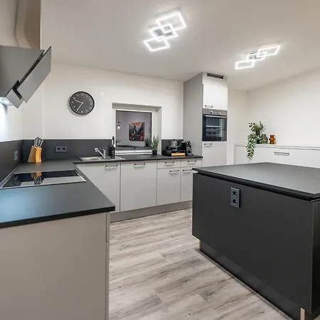 Διαμέρισμα #14 Jsliving Deluxe - Penthouse Mit Dachterrasse Und Panoramablick Kochinsel Badewanne Highspeedwlan Horb am Neckar